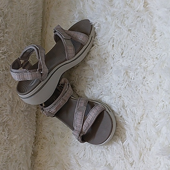 Sketchers arch support sandal size 7.5 - Picture 1 of 4